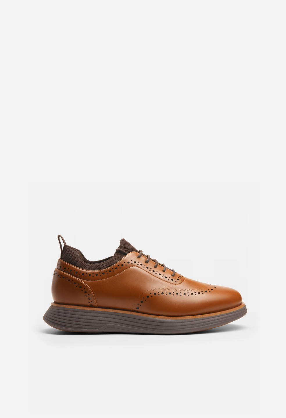 Zapatillas semicasual con puntera perforada de hombre