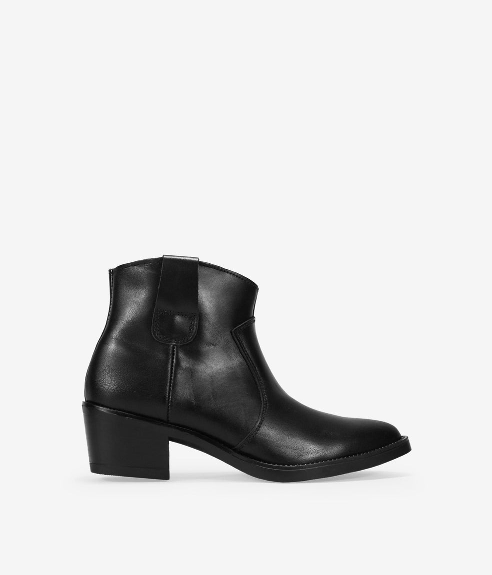 Botines negros en piel con tacón