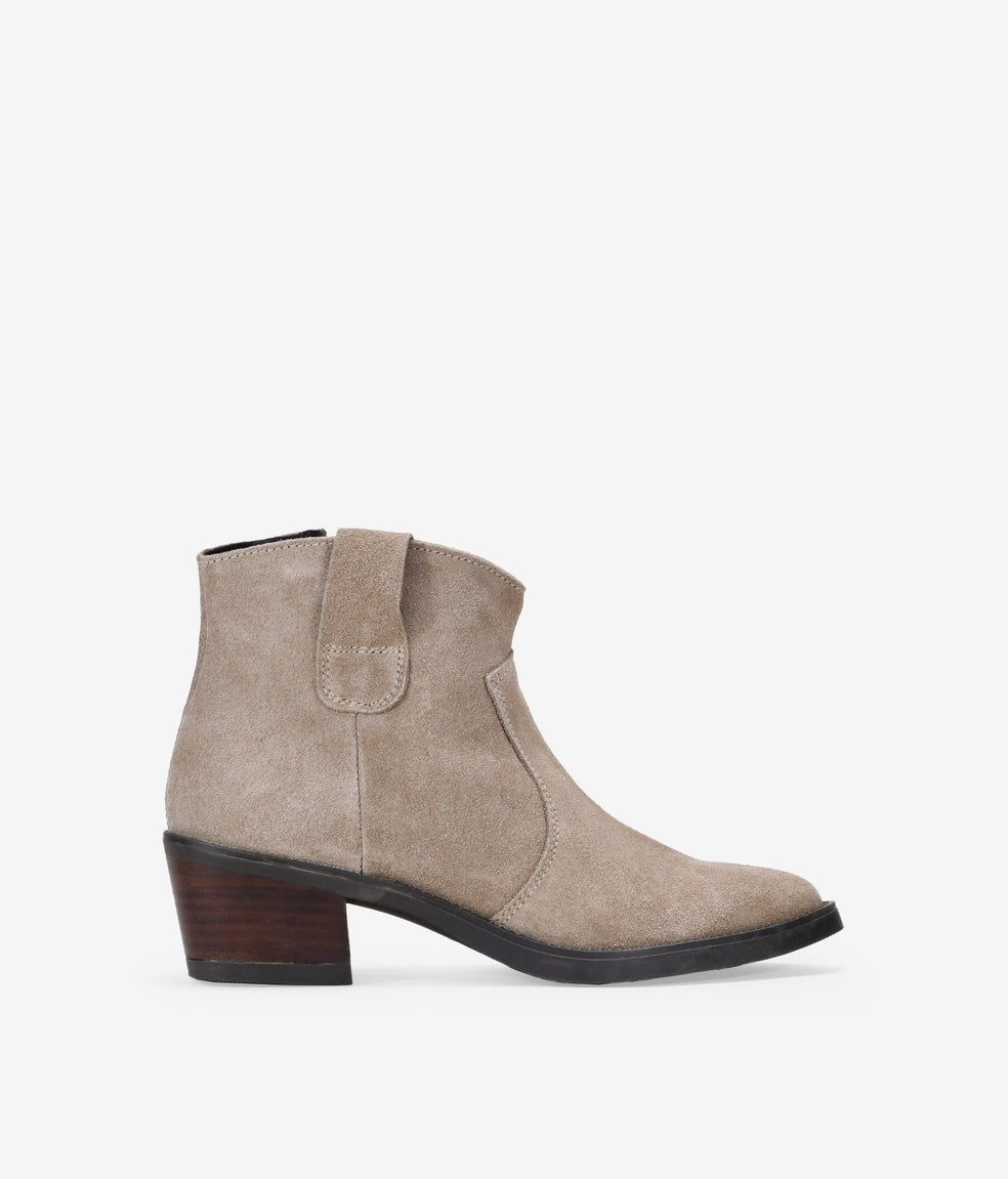 Botines serraje piel taupe con tacón