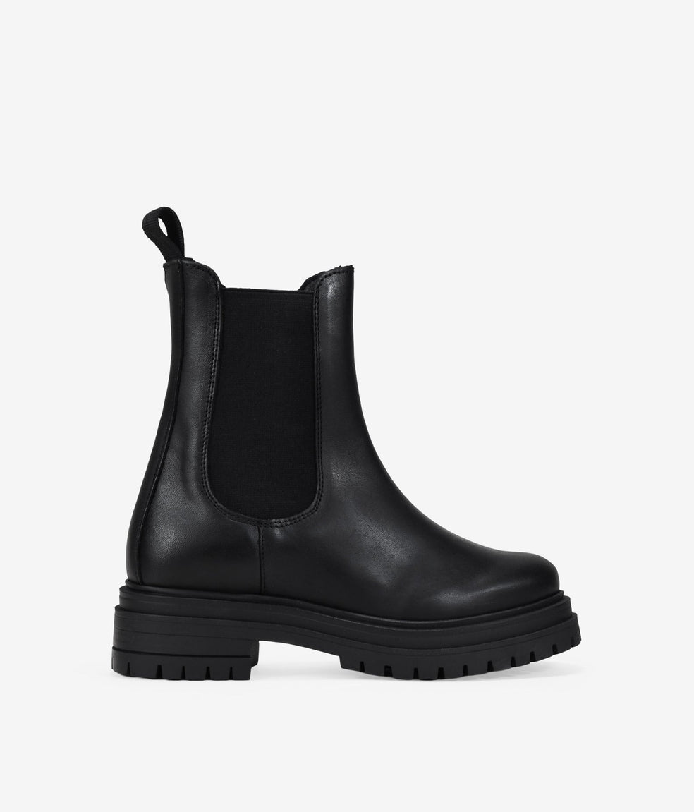 Botines Chelsea negros en piel con elásticos