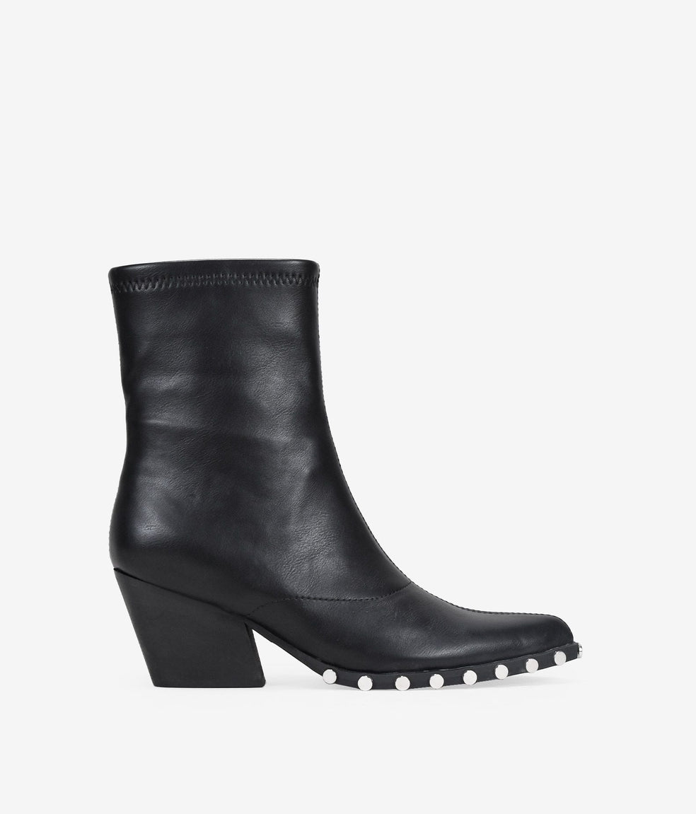 Botines cowboy negros con tachas en la suela