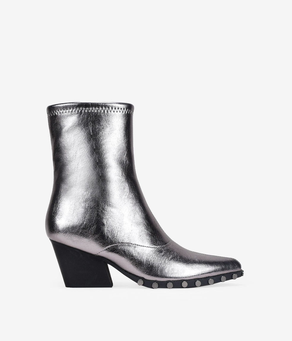Botines cowboy plomo con tachas en la suela