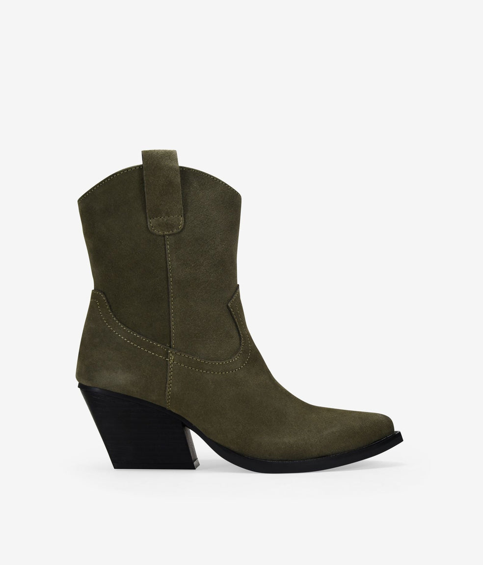 Botines camperos visón en piel con tacón