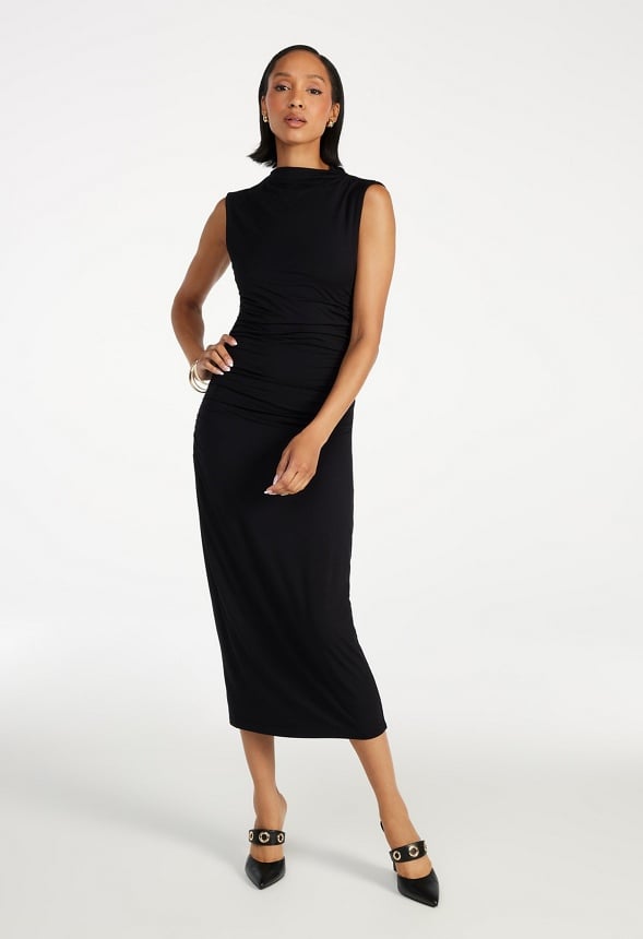 Vestido midi de tirantes fruncido de cuello alto