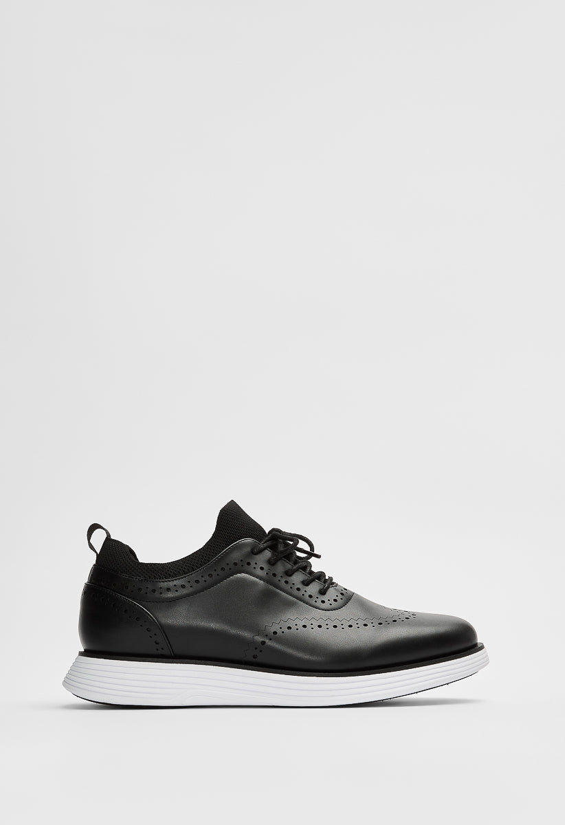Zapatillas semicasual con puntera calada de hombre