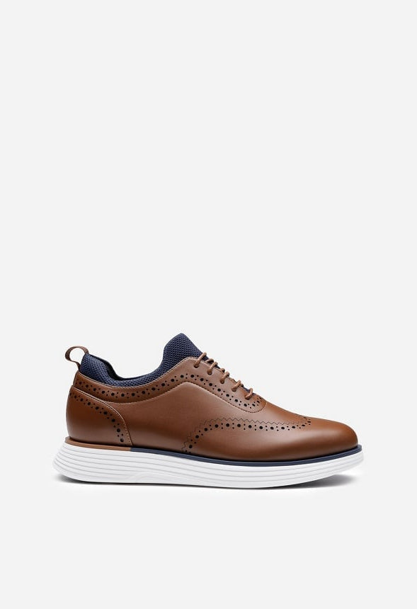 Zapatillas semiformales con picado de hombre