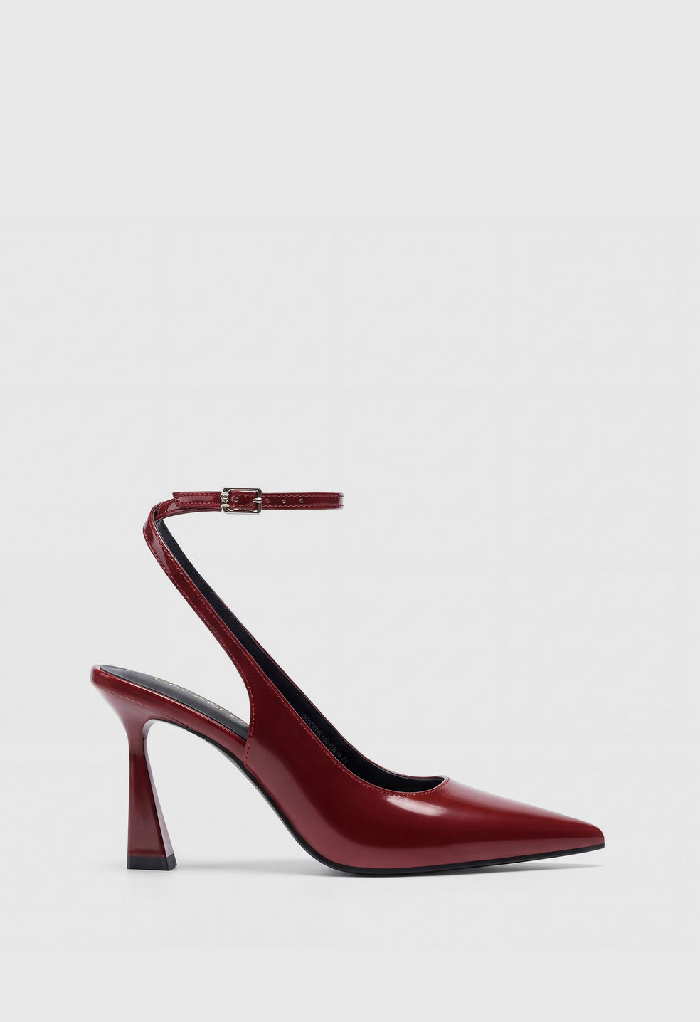 Zapatos de salón de tacón ancho y punta afilada