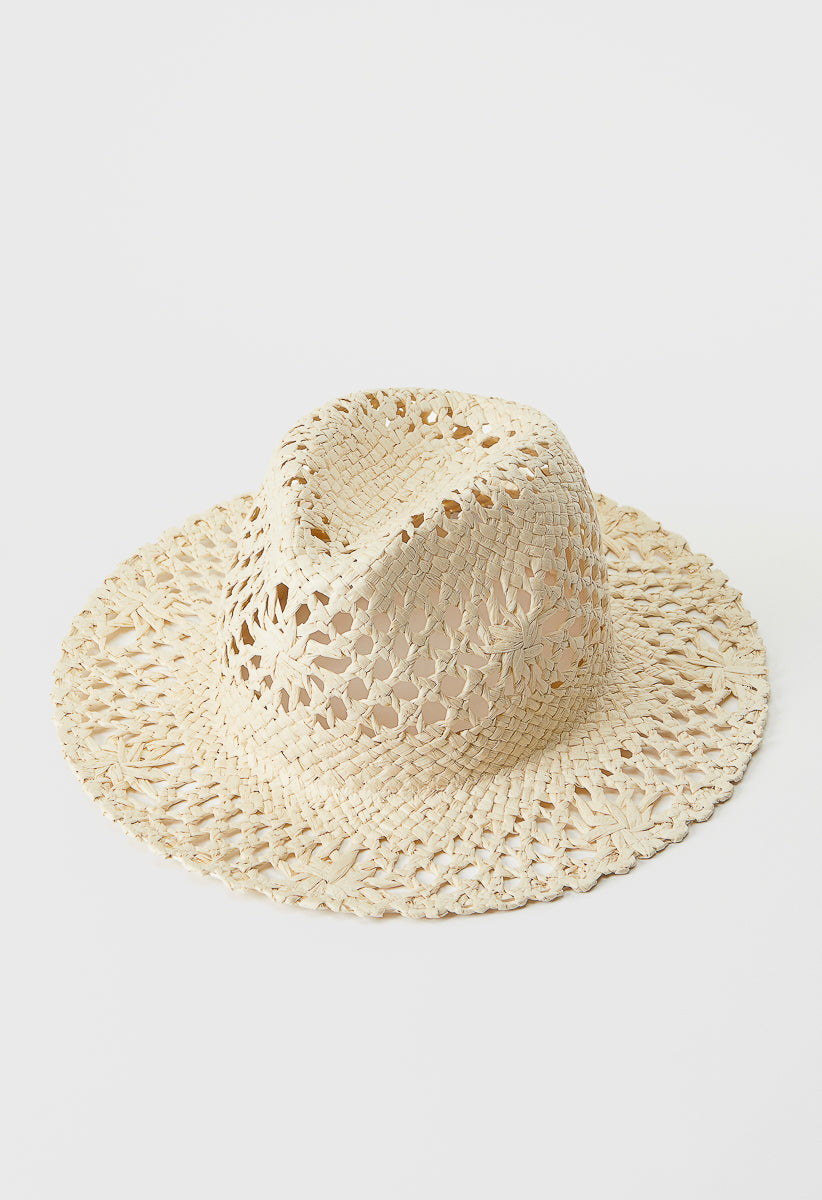 Sombrero de rafia