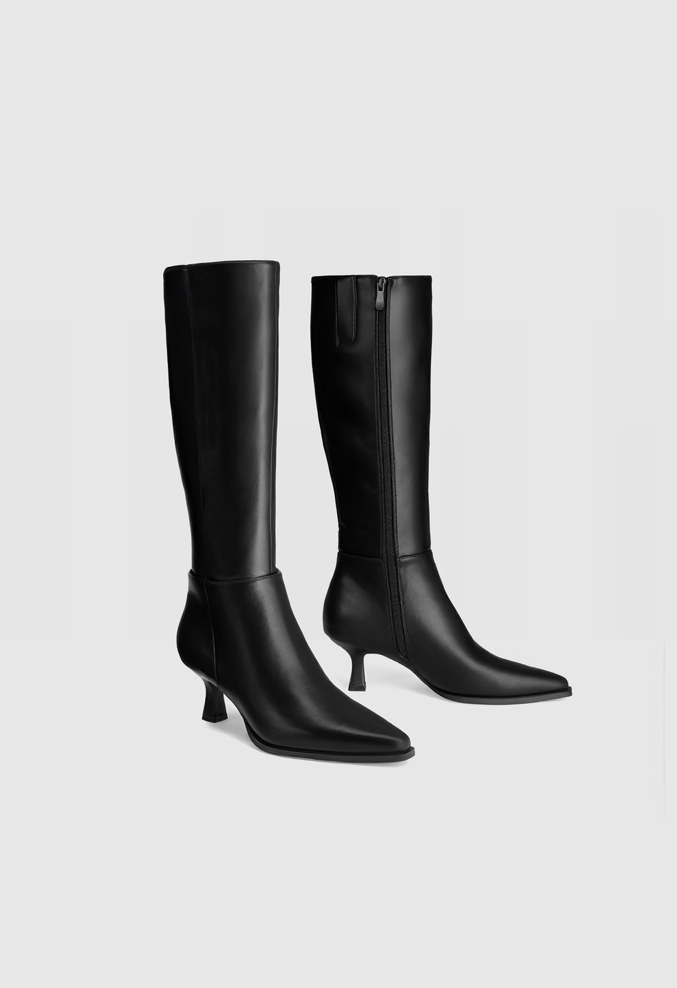 Botas de tacón bajo y puntera en punta